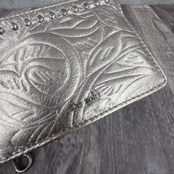 The Sak Silverlake ID Card Wallet Metallic Leather Silver Pewter Embossed Studs - Picture 3 of 11